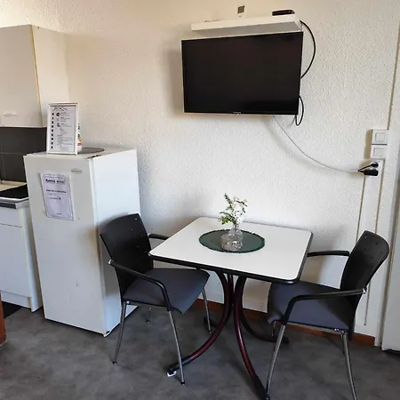 Au Calme. 테옹 르 부즈